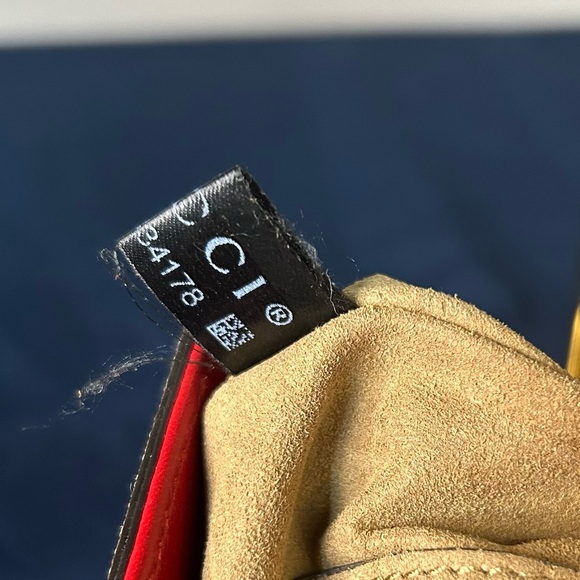 GUCCI GG Supreme with Padlock & Chain Strap Shoulder Bag - Picture 14 of 16